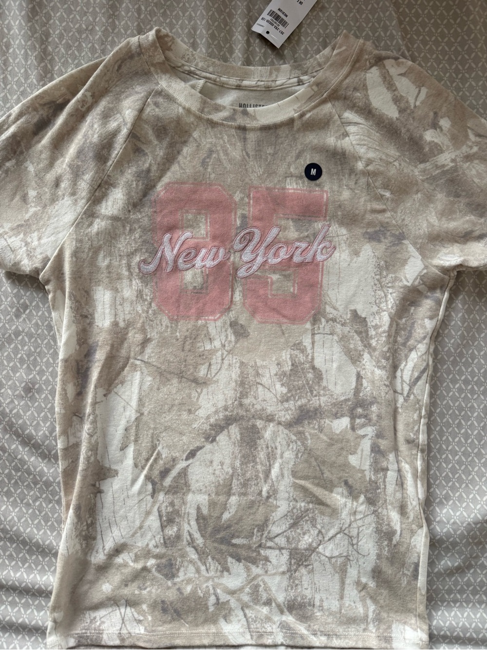 Hollister Real Tree Camo "New York 85" Graphic Long Sleeve Tee Size Medium NWT